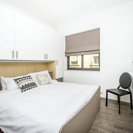 Гостевой дом Private Bedrooms In Sea View Flat Theoria Travel