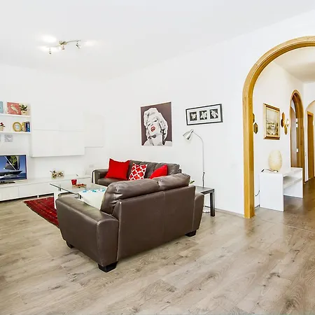 Private Bedrooms In Sea View Flat Theoria Travel 5* Слима