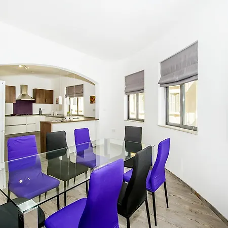Private Bedrooms In Sea View Flat Theoria Travel Gasthuis Sliema