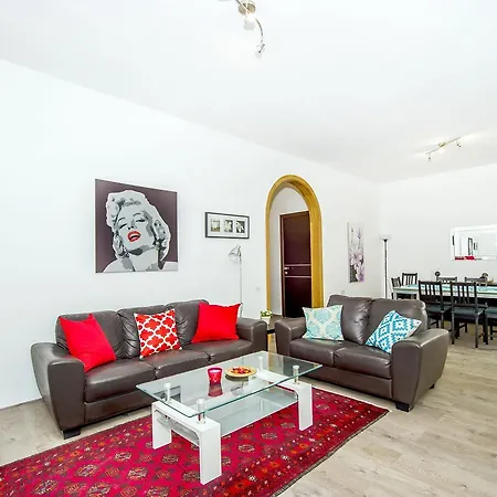 Guest house Private Bedrooms In Sea View Flat Theoria Travel
