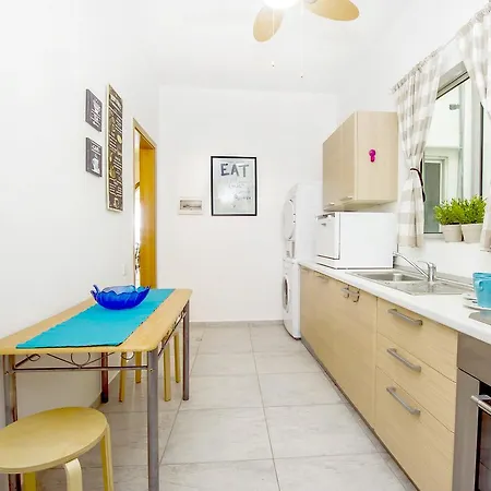 Private Bedrooms In Sea View Flat Theoria Travel Guest house 5*