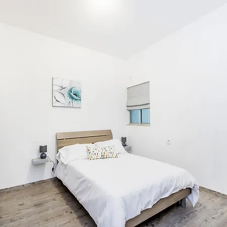 Private Bedrooms In Sea View Flat Theoria Travel Guest house Sliema